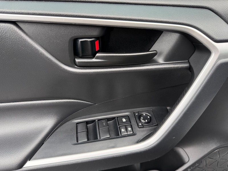 Toyota RAV4 Vehicle Image 22