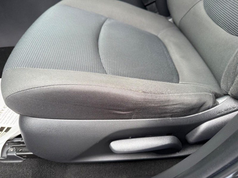 Toyota RAV4 Vehicle Image 23