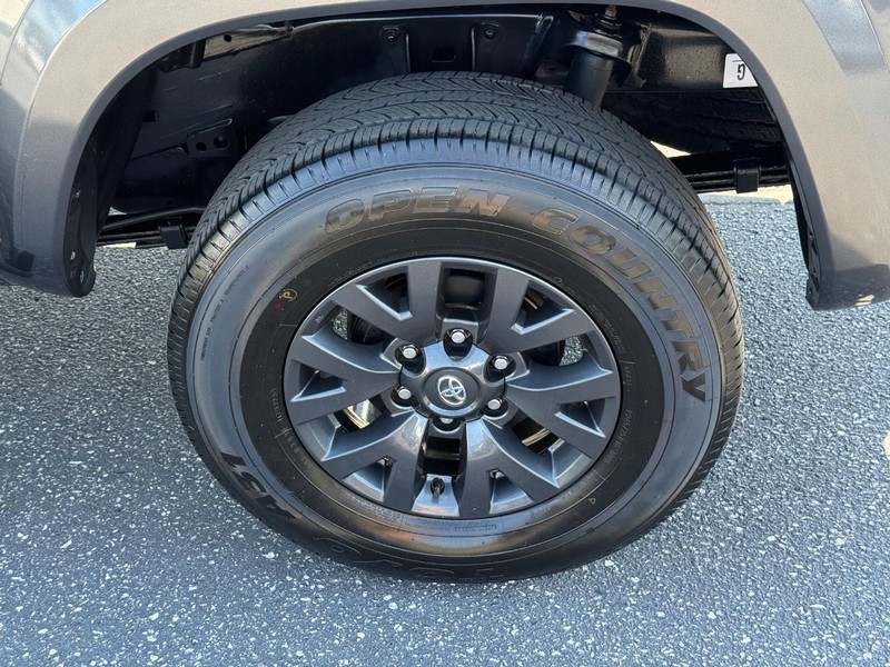 Toyota Tacoma 4WD Vehicle Image 06