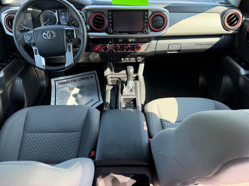 Toyota Tacoma 4WD Vehicle Image 11