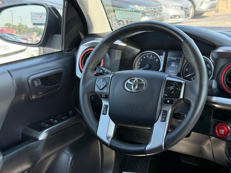 Toyota Tacoma 4WD Vehicle Image 12