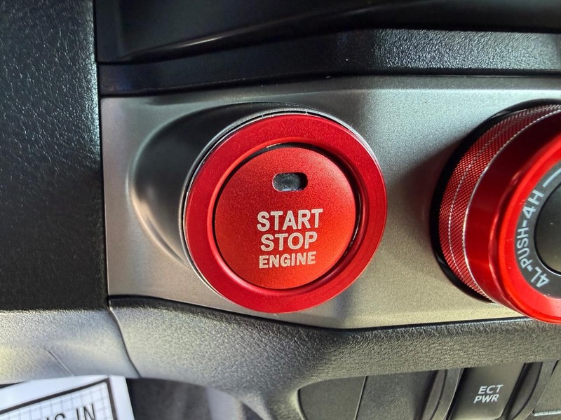 Toyota Tacoma 4WD Vehicle Image 15