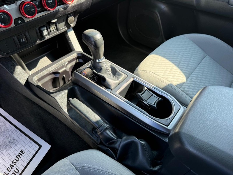 Toyota Tacoma 4WD Vehicle Image 18
