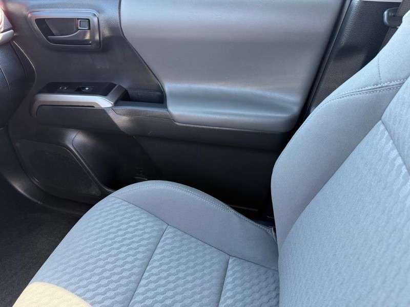 Toyota Tacoma 4WD Vehicle Image 19