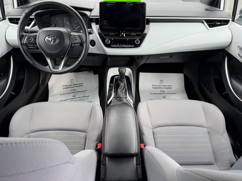 Toyota Corolla Vehicle Image 12