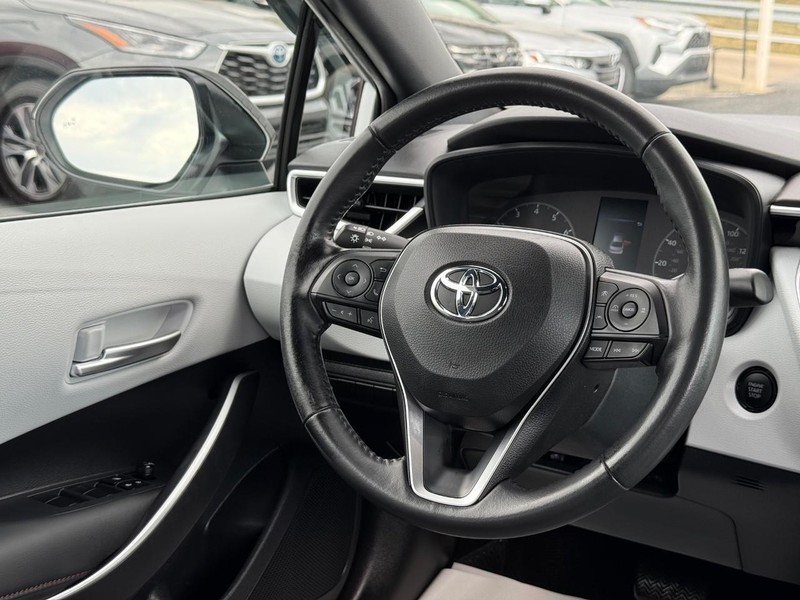 Toyota Corolla Vehicle Image 13