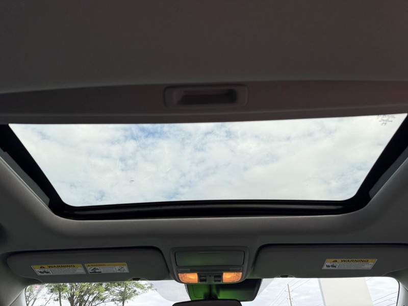 Honda CR-V Vehicle Image 11