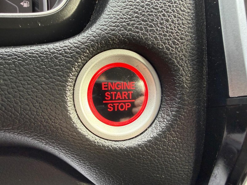 Honda CR-V Vehicle Image 16