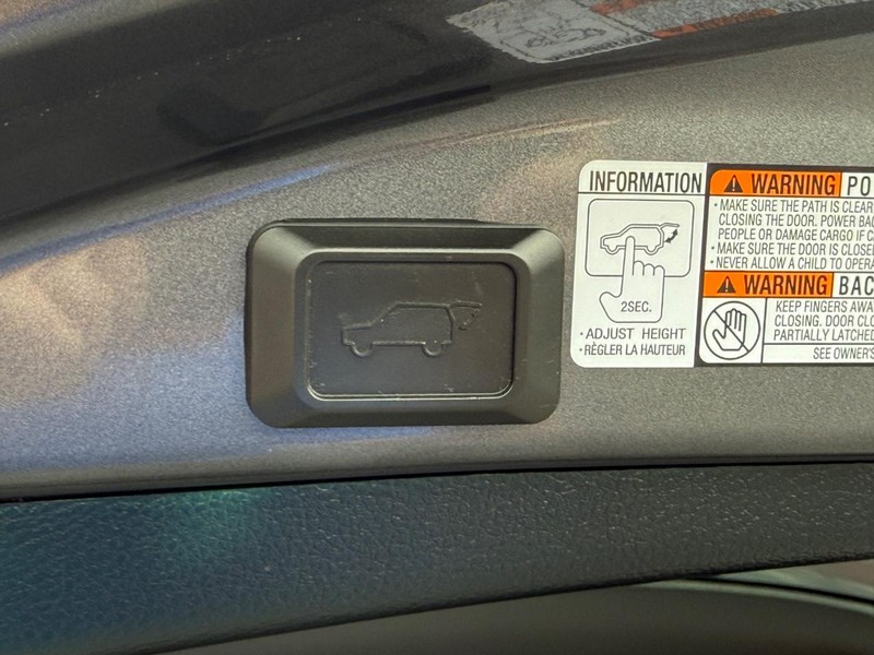 Toyota RAV4 Vehicle Image 08