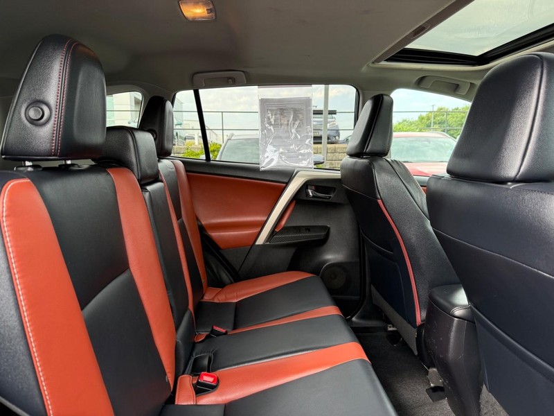 Toyota RAV4 Vehicle Image 11
