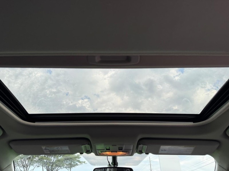 Toyota RAV4 Vehicle Image 12