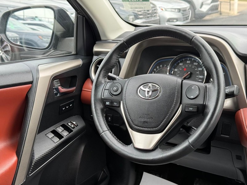 Toyota RAV4 Vehicle Image 14