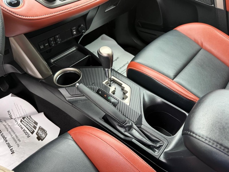 Toyota RAV4 Vehicle Image 21