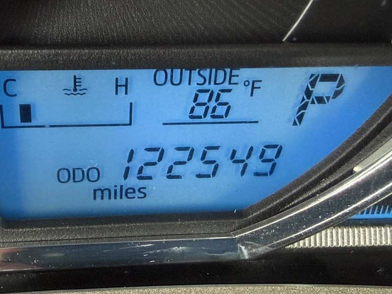 Toyota RAV4 Vehicle Image 25