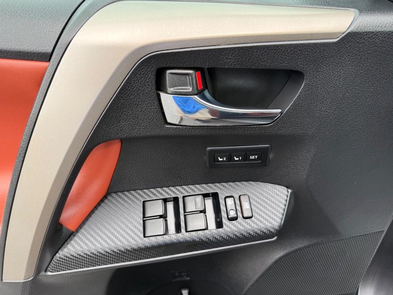 Toyota RAV4 Vehicle Image 26