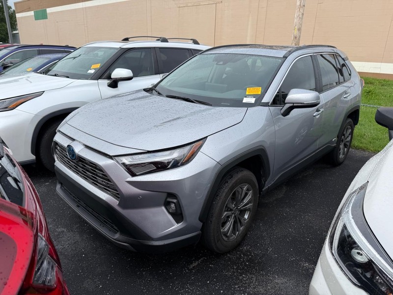 Toyota RAV4 Vehicle Image 02