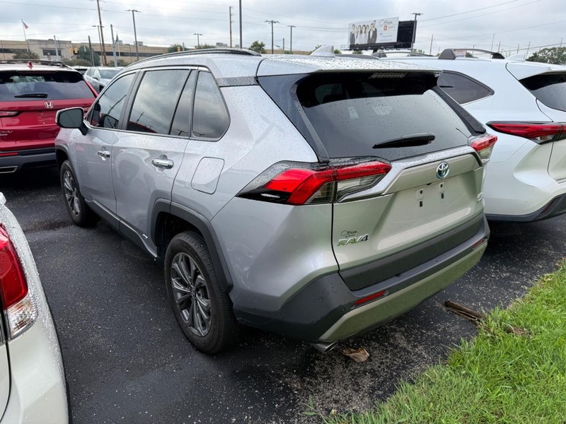 Toyota RAV4 Vehicle Image 04