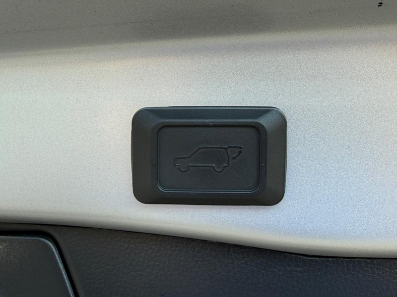 Toyota RAV4 Vehicle Image 08