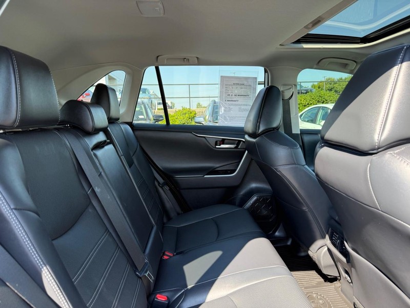 Toyota RAV4 Vehicle Image 11