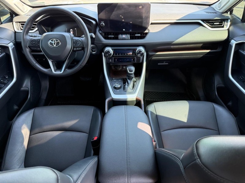 Toyota RAV4 Vehicle Image 13