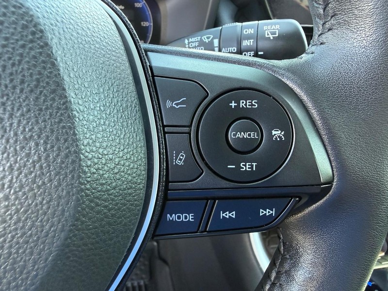 Toyota RAV4 Vehicle Image 16