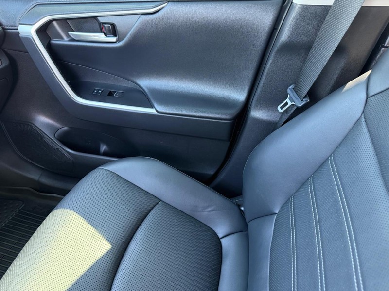 Toyota RAV4 Vehicle Image 23