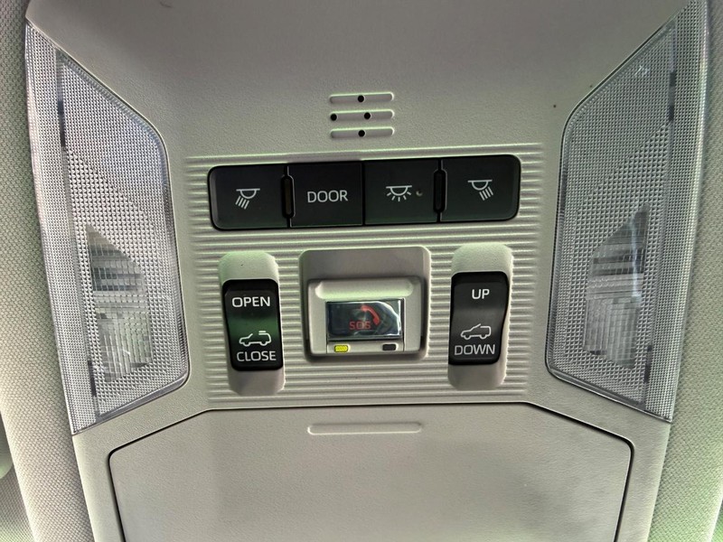 Toyota RAV4 Vehicle Image 24