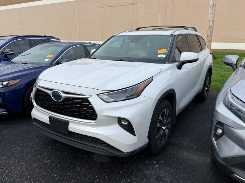 Toyota Highlander Vehicle Image 02