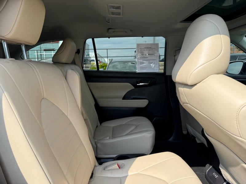 Toyota Highlander Vehicle Image 12