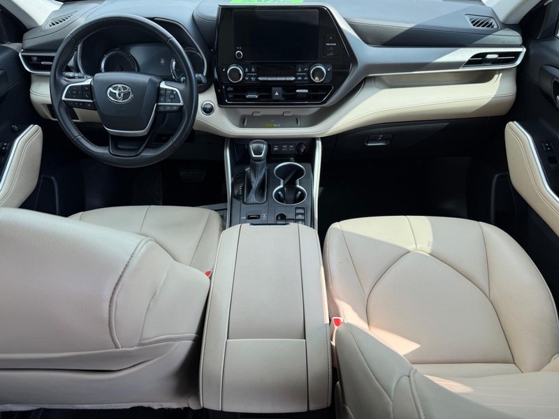 Toyota Highlander Vehicle Image 14