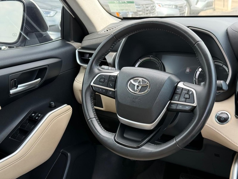 Toyota Highlander Vehicle Image 15