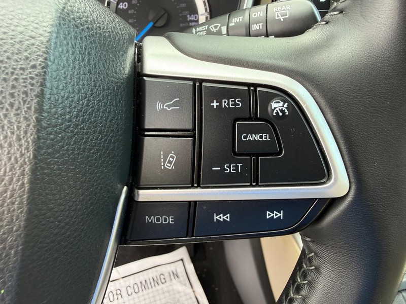 Toyota Highlander Vehicle Image 17