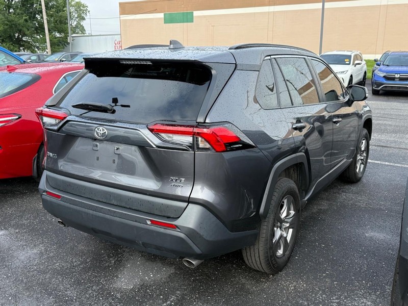 Toyota RAV4 Vehicle Image 04