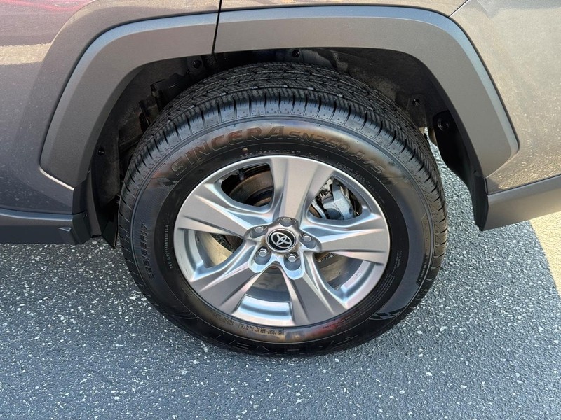 Toyota RAV4 Vehicle Image 06