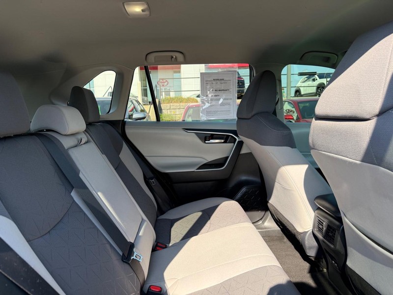 Toyota RAV4 Vehicle Image 10