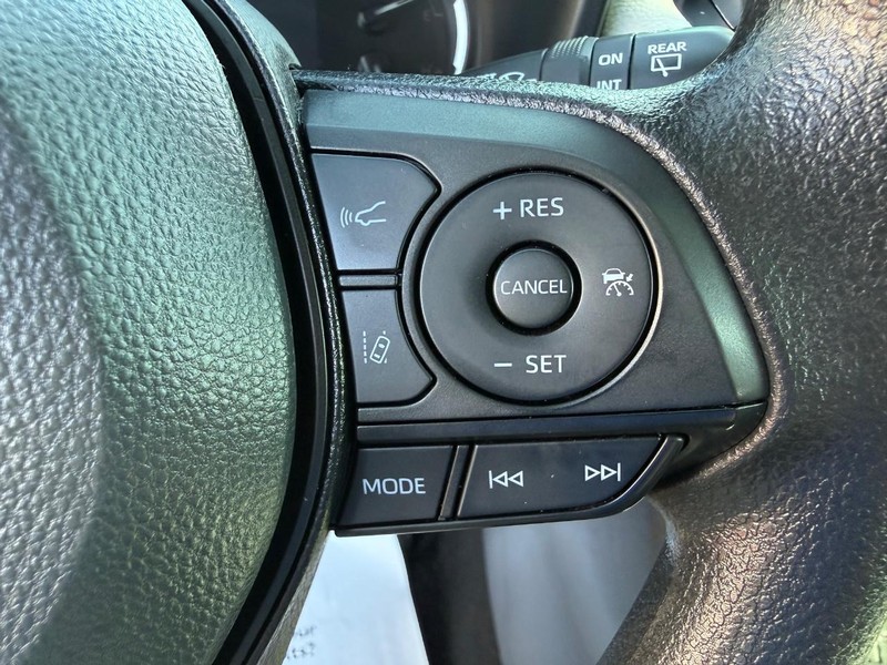 Toyota RAV4 Vehicle Image 14