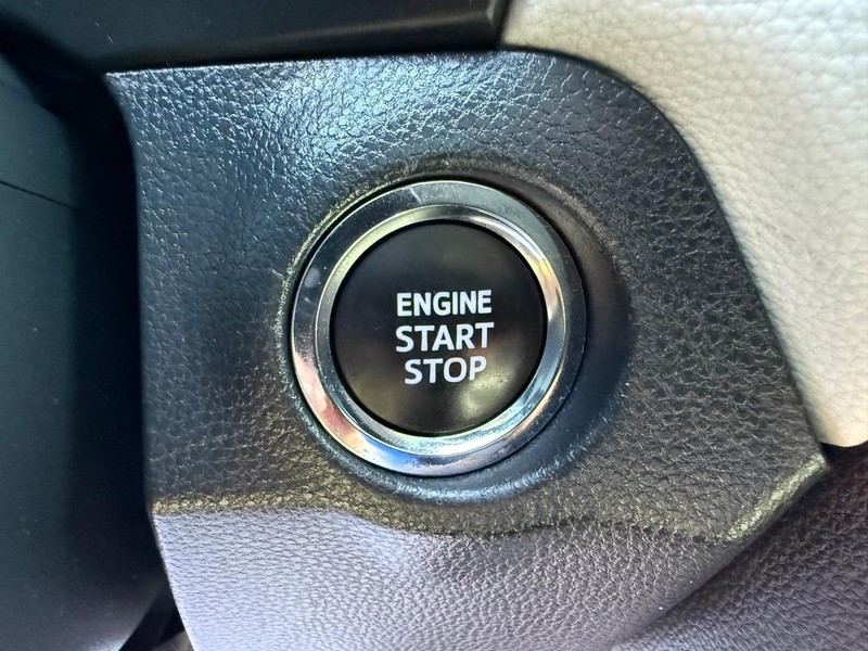 Toyota RAV4 Vehicle Image 15