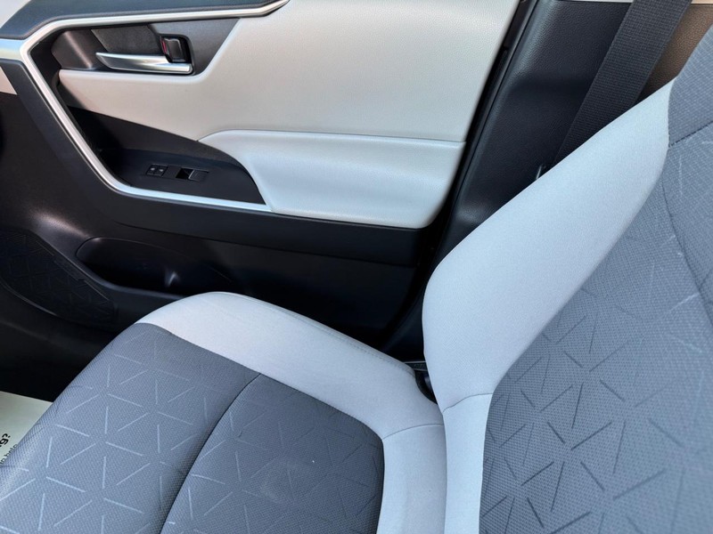 Toyota RAV4 Vehicle Image 20