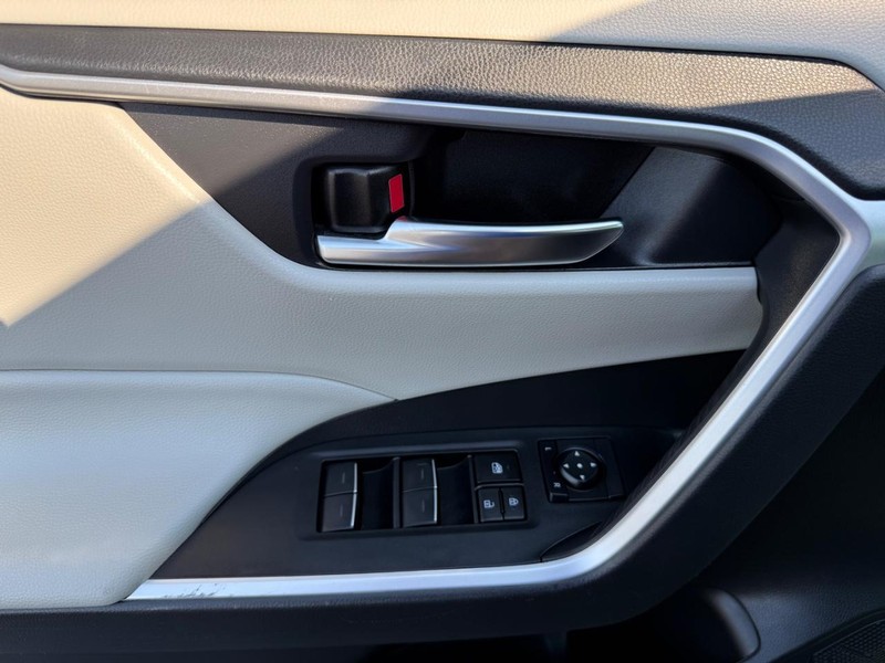 Toyota RAV4 Vehicle Image 23