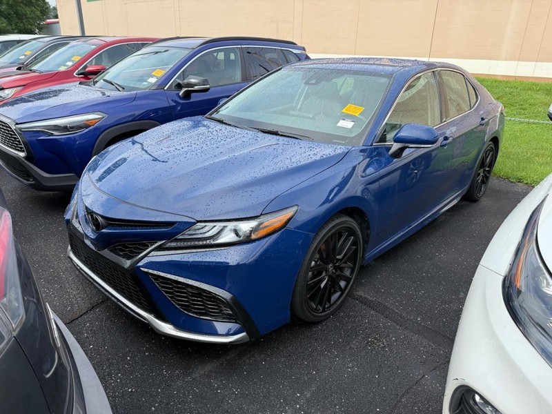 Toyota Camry Vehicle Image 02