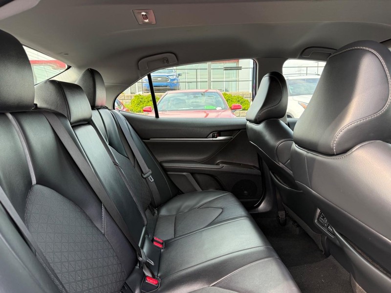 Toyota Camry Vehicle Image 10