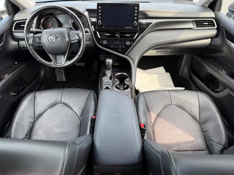 Toyota Camry Vehicle Image 11