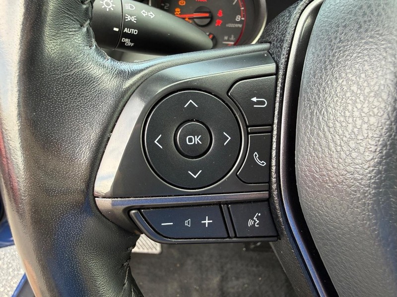 Toyota Camry Vehicle Image 13