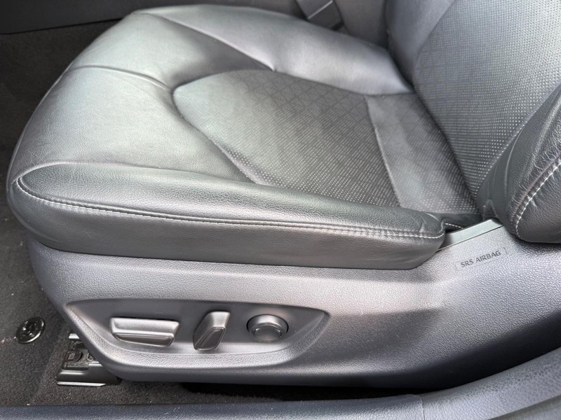 Toyota Camry Vehicle Image 24