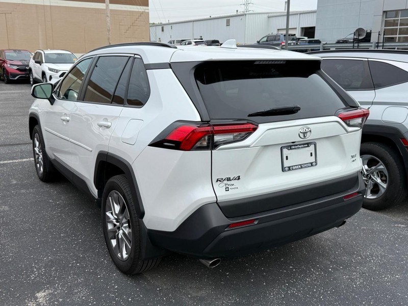 Toyota RAV4 Vehicle Image 03
