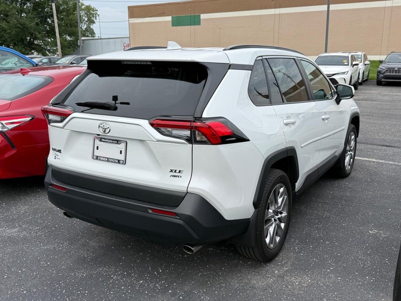 Toyota RAV4 Vehicle Image 04
