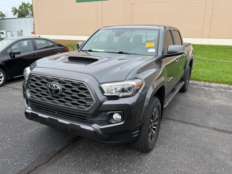 Toyota Tacoma 4WD Vehicle Image 02