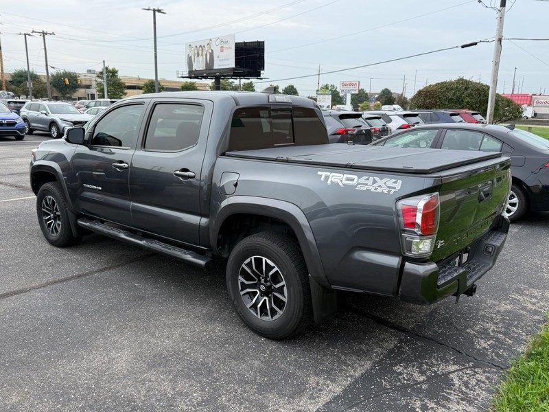 Toyota Tacoma 4WD Vehicle Image 03