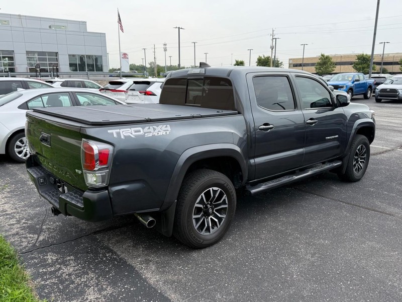 Toyota Tacoma 4WD Vehicle Image 04