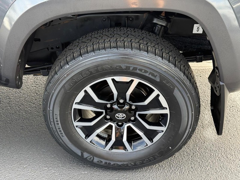 Toyota Tacoma 4WD Vehicle Image 06